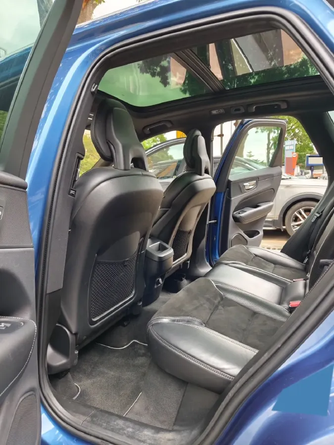 2018 Volvo XC60 2.0T 254HP L4 8AT,autocango,china used car exporter,china ev exporter,chinese used car exporter,chinese used ev exporter