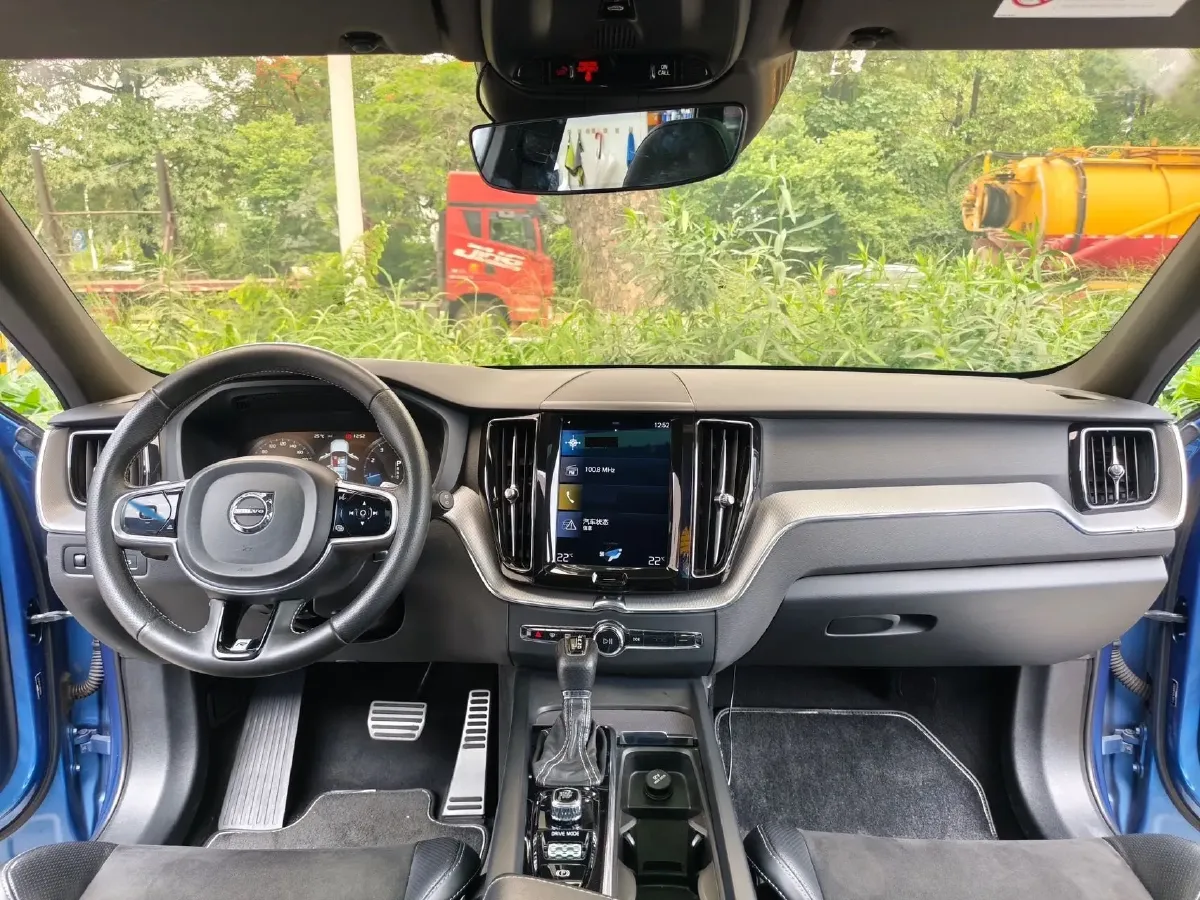 2018 Volvo XC60 2.0T 254HP L4 8AT,autocango,china used car exporter,china ev exporter,chinese used car exporter,chinese used ev exporter