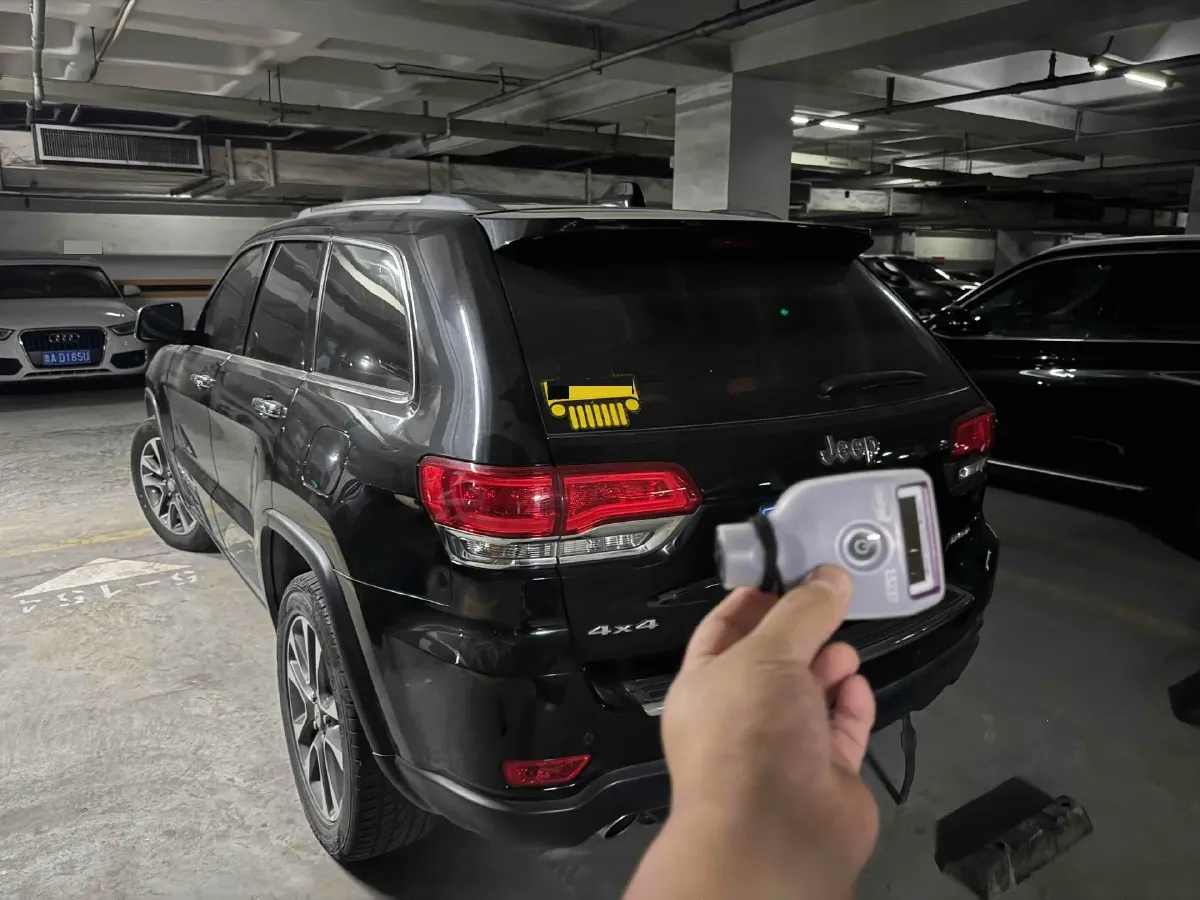 2017 Jeep Grand Cherokee 3.0L 234HP V6 8AT,autocango,china used car exporter,china ev exporter,chinese used car exporter,chinese used ev exporter