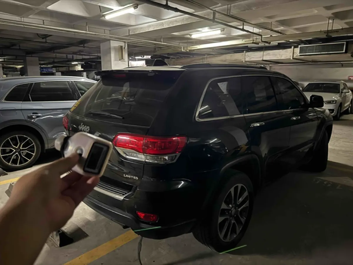 2017 Jeep Grand Cherokee 3.0L 234HP V6 8AT,autocango,china used car exporter,china ev exporter,chinese used car exporter,chinese used ev exporter