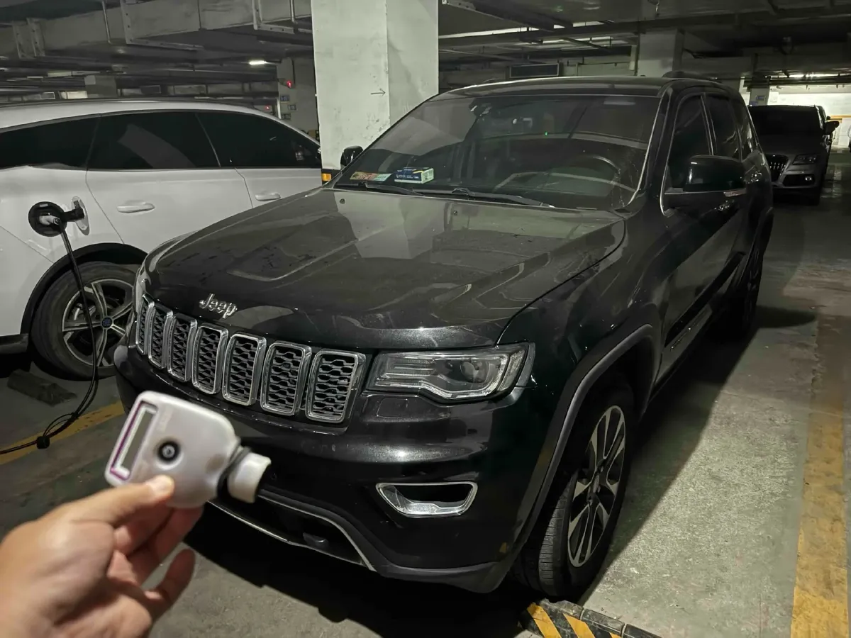2017 Jeep Grand Cherokee 3.0L 234HP V6 8AT,autocango,china used car exporter,china ev exporter,chinese used car exporter,chinese used ev exporter