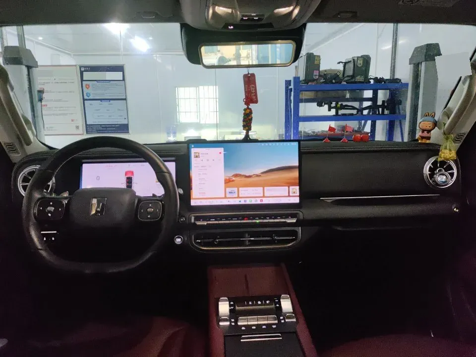 2025 Tank 300 2.0T 252HP L4 9AT PHEV,autocango,china used car exporter,china ev exporter,chinese used car exporter,chinese used ev exporter