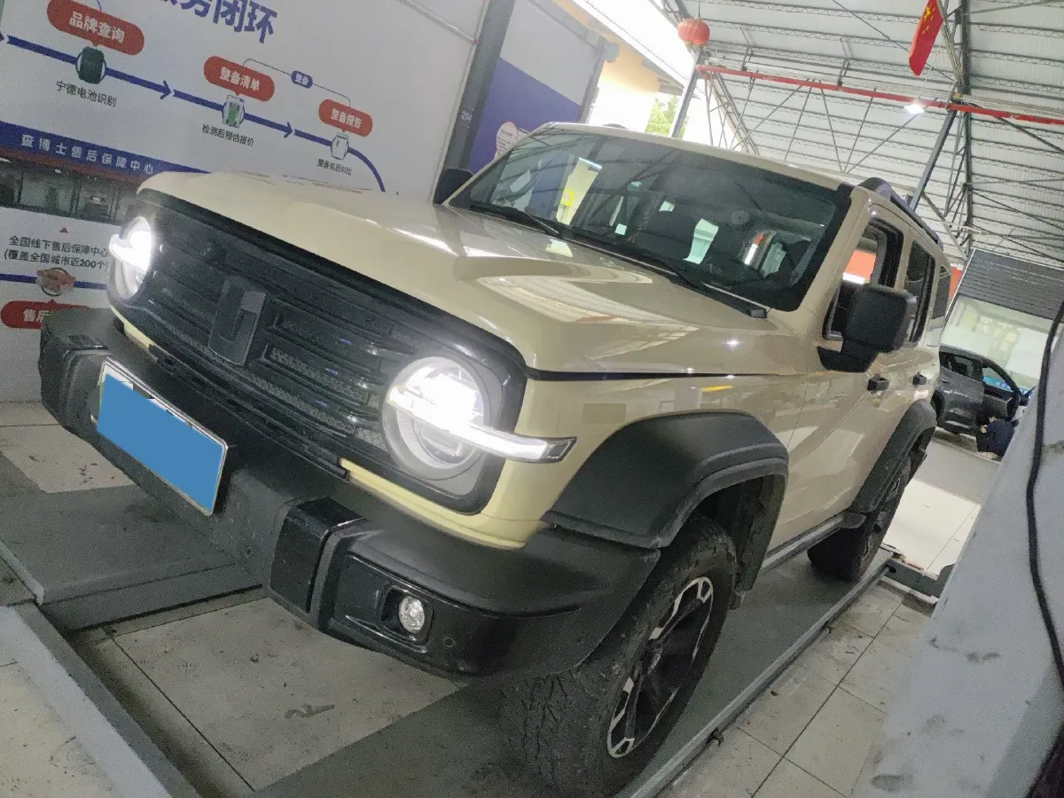 2025 Tank 300 2.0T 252HP L4 9AT PHEV,autocango,china used car exporter,china ev exporter,chinese used car exporter,chinese used ev exporter