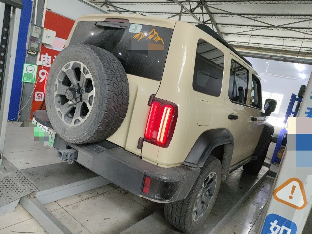 2025 Tank 300 2.0T 252HP L4 9AT PHEV,autocango,china used car exporter,china ev exporter,chinese used car exporter,chinese used ev exporter