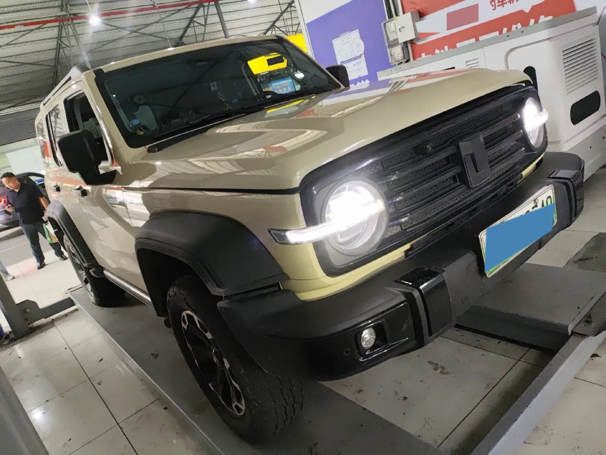 2025 Tank 300 2.0T 252HP L4 9AT PHEV,autocango,china used car exporter,china ev exporter,chinese used car exporter,chinese used ev exporter