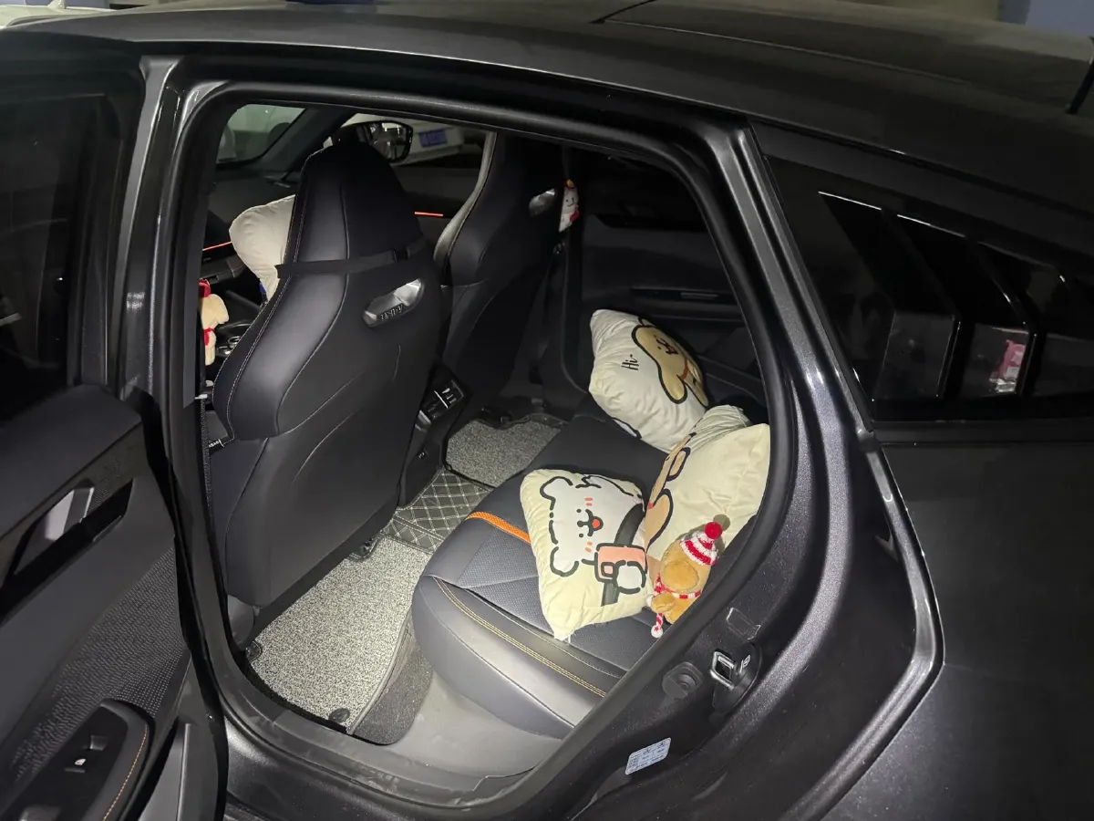 2024 ChangAn UNI-V 1.5T 188HP L4 7DCT,autocango,china used car exporter,china ev exporter,chinese used car exporter,chinese used ev exporter