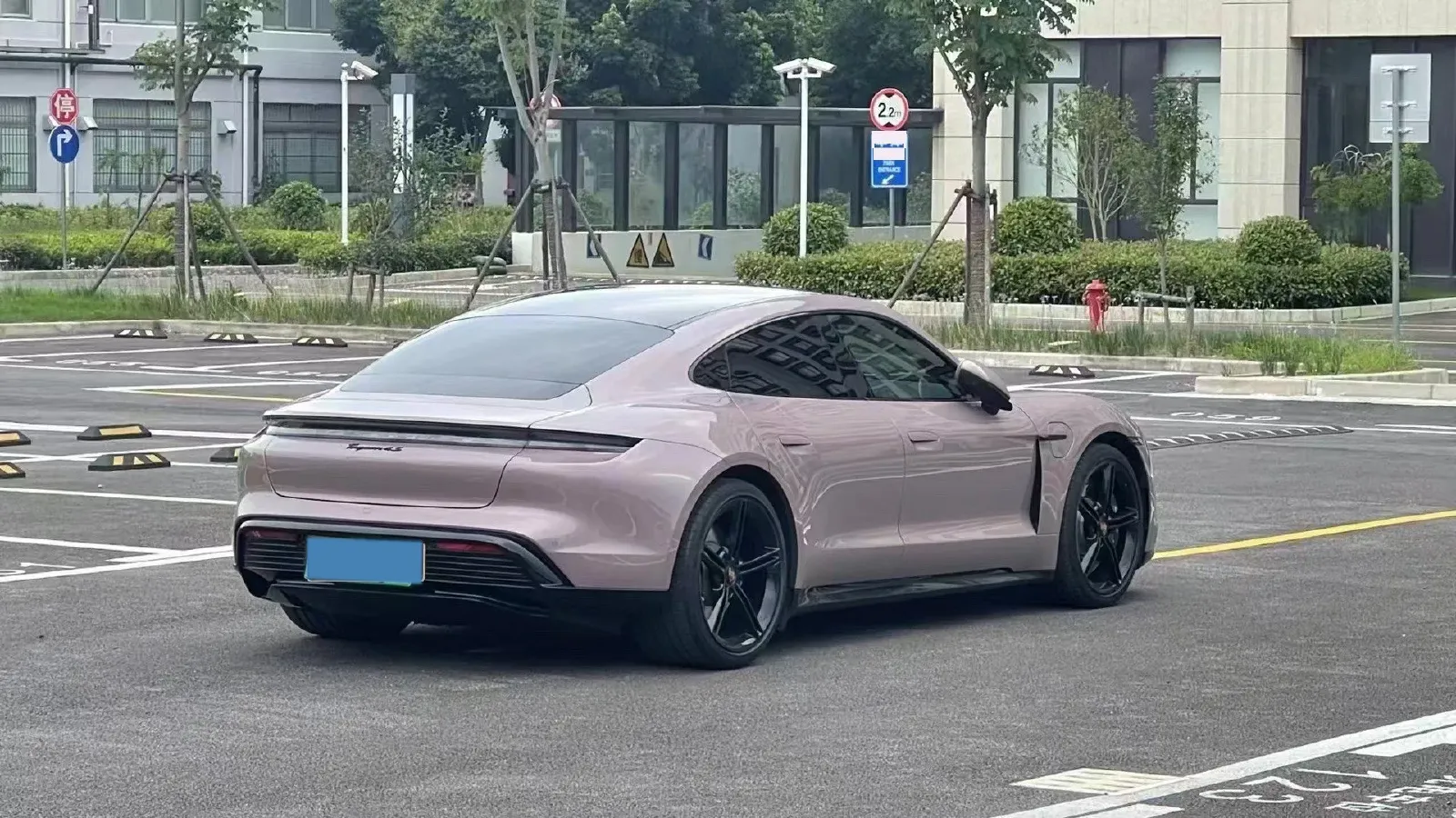 2022 Porsche Taycan 2AT BEV 79.2KWH,autocango,china used car exporter,china ev exporter,chinese used car exporter,chinese used ev exporter