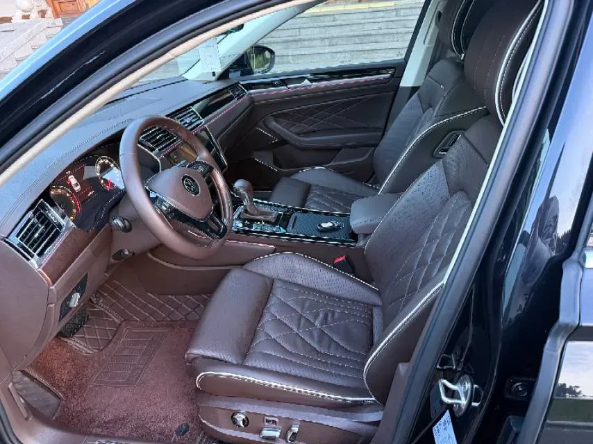 2021 Volkswagen Phideon 2.0T 224HP L4 7DCT,autocango,china used car exporter,china ev exporter,chinese used car exporter,chinese used ev exporter