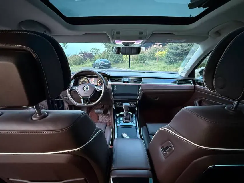 2021 Volkswagen Phideon 2.0T 224HP L4 7DCT,autocango,china used car exporter,china ev exporter,chinese used car exporter,chinese used ev exporter
