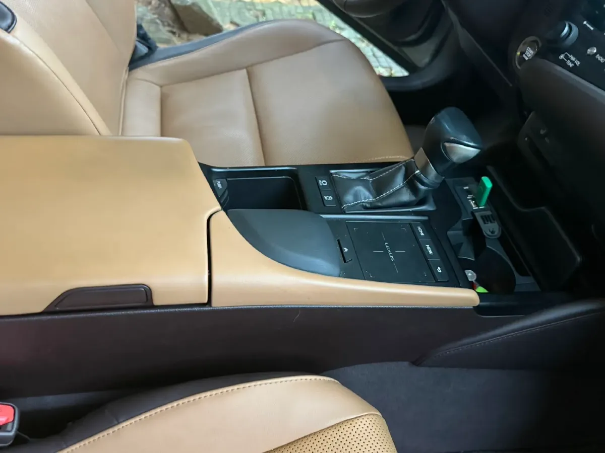 2020 Lexus ES 2.0L 173HP L4 CVT,autocango,china used car exporter,china ev exporter,chinese used car exporter,chinese used ev exporter