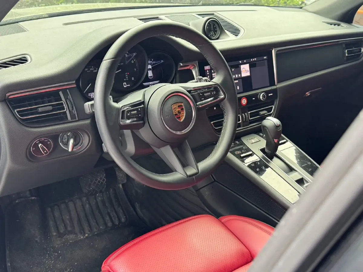 2022 Porsche Macan 2.0T 265HP L4 7DCT,autocango,china used car exporter,china ev exporter,chinese used car exporter,chinese used ev exporter
