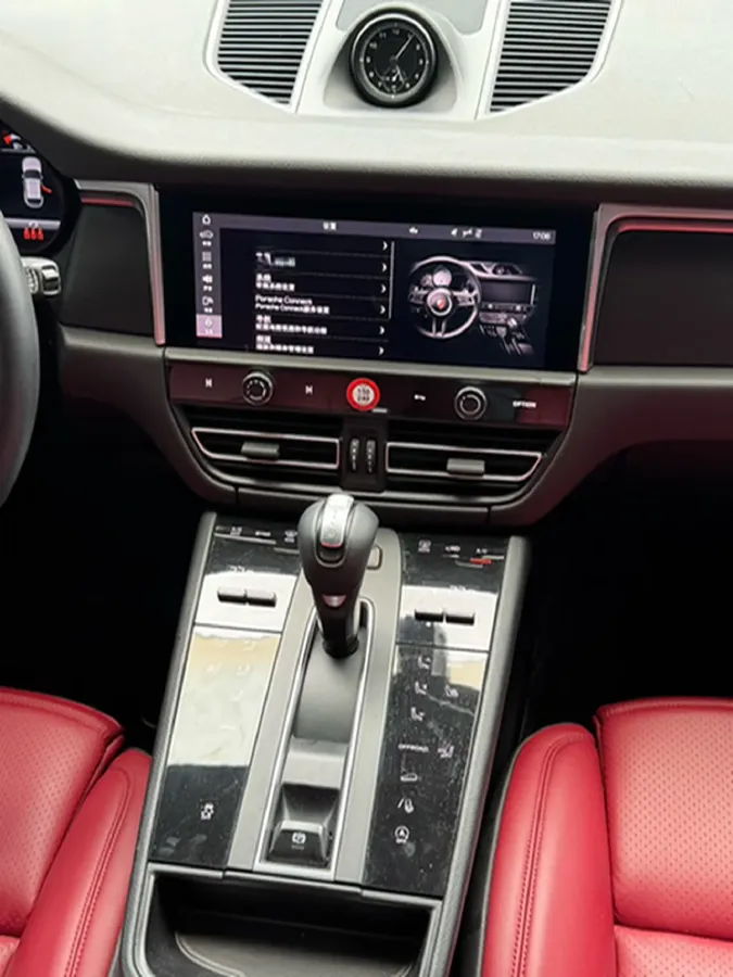 2022 Porsche Macan 2.0T 265HP L4 7DCT,autocango,china used car exporter,china ev exporter,chinese used car exporter,chinese used ev exporter