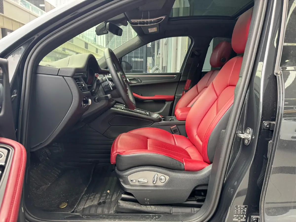 2022 Porsche Macan 2.0T 265HP L4 7DCT,autocango,china used car exporter,china ev exporter,chinese used car exporter,chinese used ev exporter