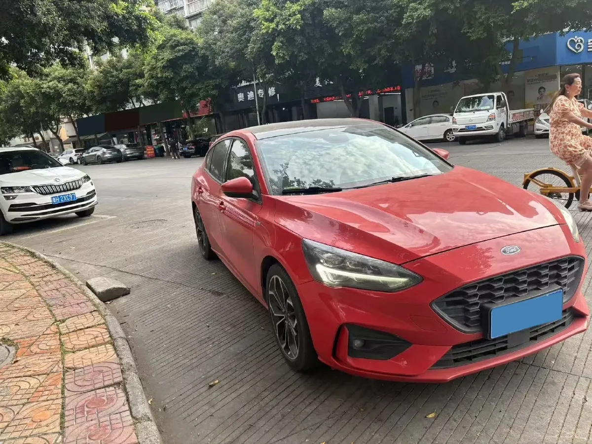 2021 Ford Focus 1.5T 174HP L3 8AT,autocango,china used car exporter,china ev exporter,chinese used car exporter,chinese used ev exporter