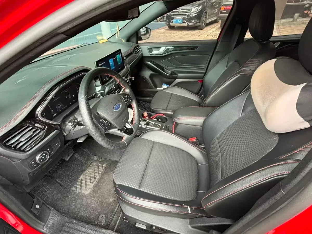 2021 Ford Focus 1.5T 174HP L3 8AT,autocango,china used car exporter,china ev exporter,chinese used car exporter,chinese used ev exporter