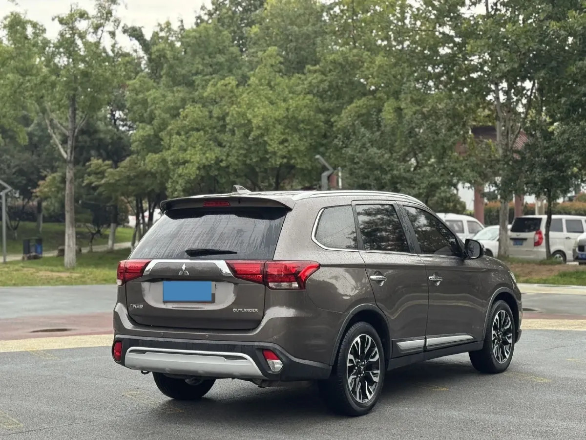 2019 Mitsubishi Outlander 2.4L 192HP L4 CVT,autocango,china used car exporter,china ev exporter,chinese used car exporter,chinese used ev exporter