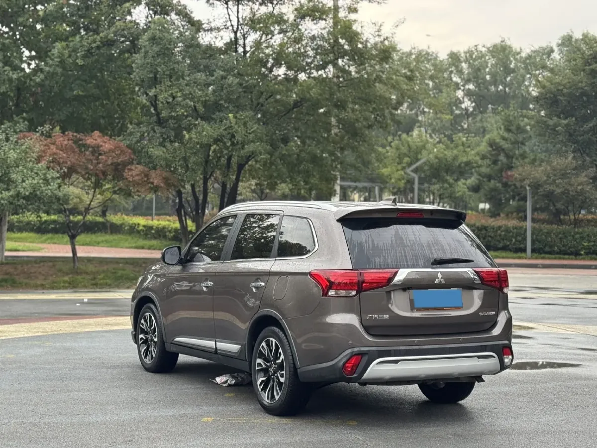 2019 Mitsubishi Outlander 2.4L 192HP L4 CVT,autocango,china used car exporter,china ev exporter,chinese used car exporter,chinese used ev exporter