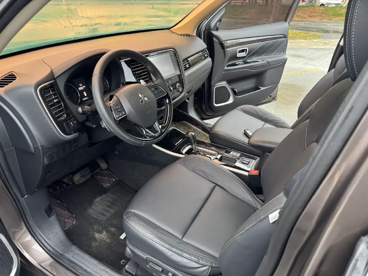 2019 Mitsubishi Outlander 2.4L 192HP L4 CVT,autocango,china used car exporter,china ev exporter,chinese used car exporter,chinese used ev exporter