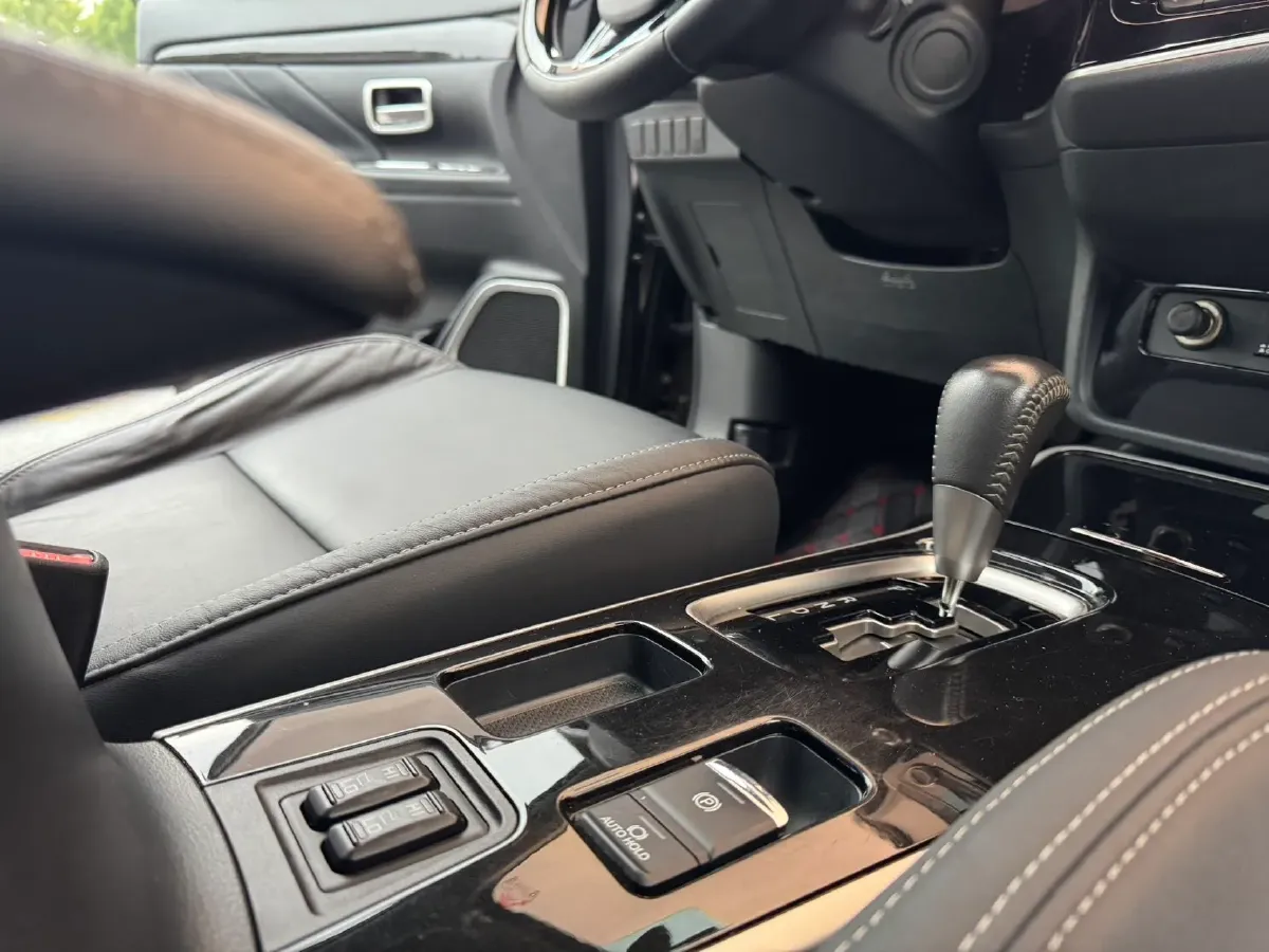 2019 Mitsubishi Outlander 2.4L 192HP L4 CVT,autocango,china used car exporter,china ev exporter,chinese used car exporter,chinese used ev exporter