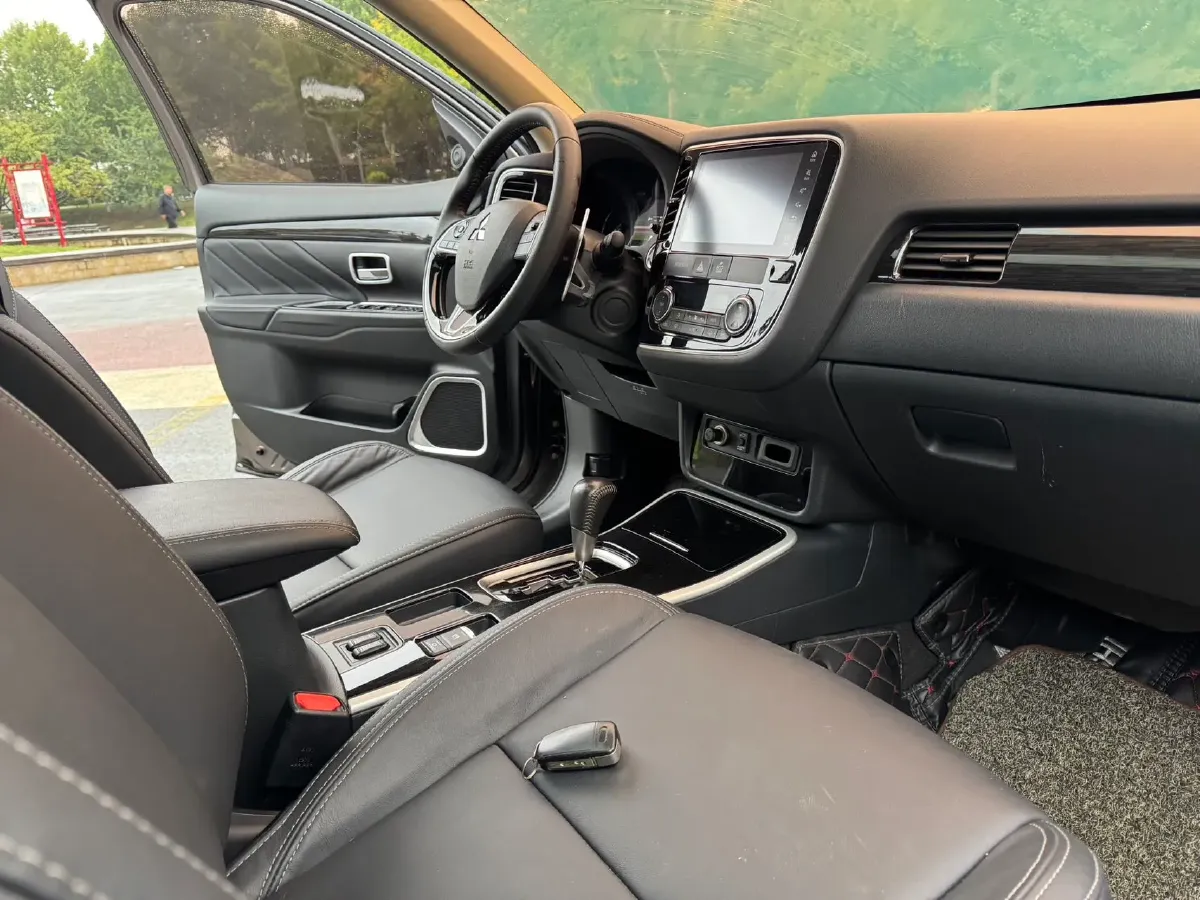 2019 Mitsubishi Outlander 2.4L 192HP L4 CVT,autocango,china used car exporter,china ev exporter,chinese used car exporter,chinese used ev exporter