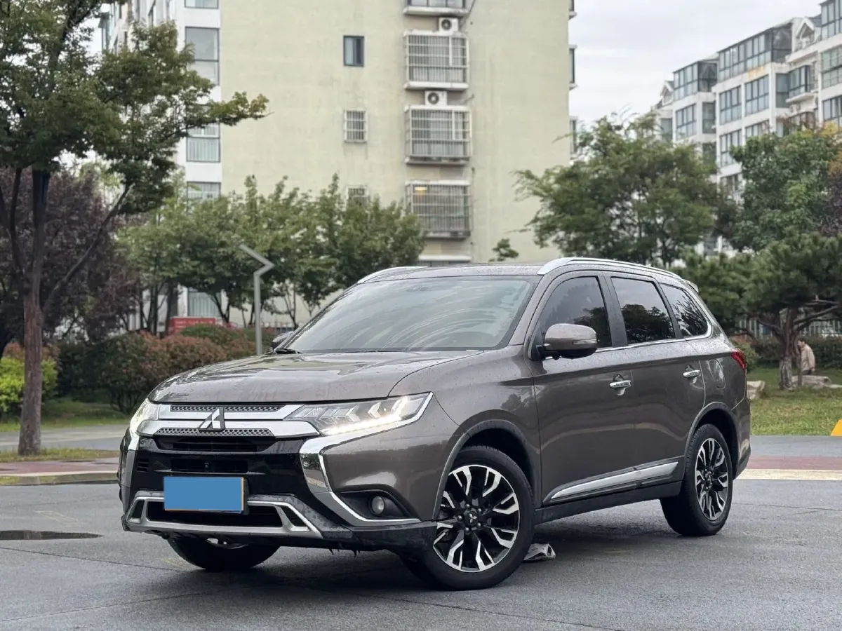 2019 Mitsubishi Outlander 2.4L 192HP L4 CVT,autocango,china used car exporter,china ev exporter,chinese used car exporter,chinese used ev exporter