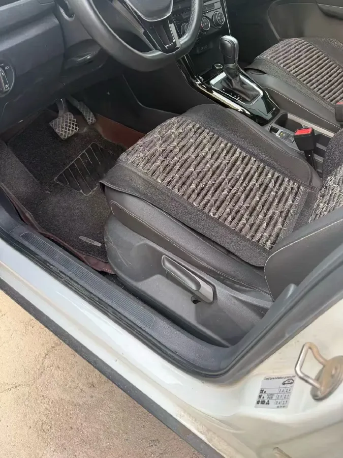 2021 Volkswagen T-Roc 1.4T 150HP L4 7DCT,autocango,china used car exporter,china ev exporter,chinese used car exporter,chinese used ev exporter