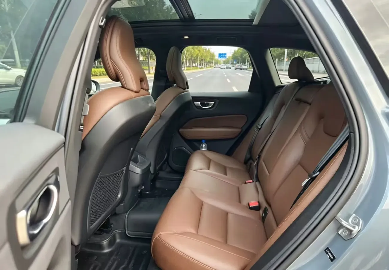 2022 Volvo XC60 2.0T 250HP L4 8AT,autocango,china used car exporter,china ev exporter,chinese used car exporter,chinese used ev exporter