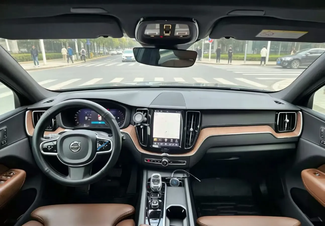2022 Volvo XC60 2.0T 250HP L4 8AT,autocango,china used car exporter,china ev exporter,chinese used car exporter,chinese used ev exporter