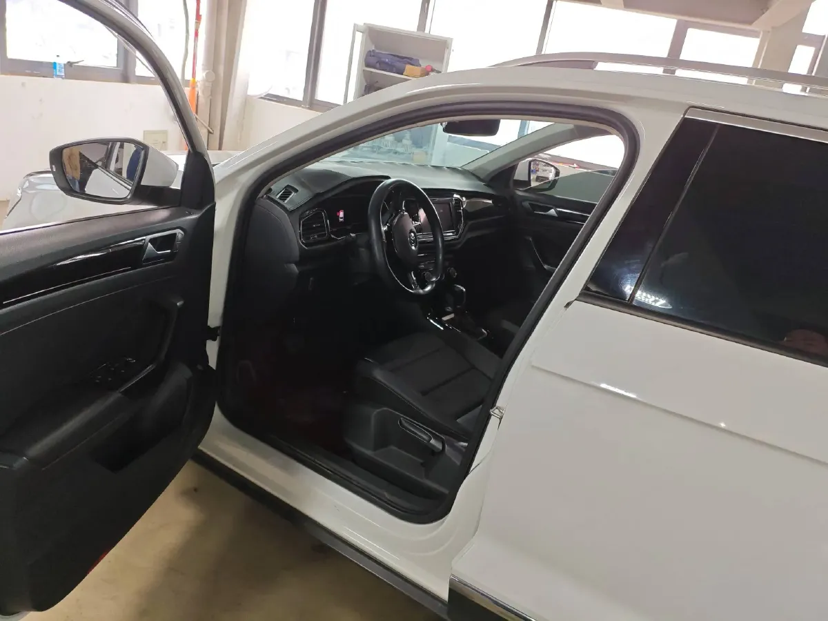2021 Volkswagen T-Roc 1.4T 150HP L4 7DCT,autocango,china used car exporter,china ev exporter,chinese used car exporter,chinese used ev exporter