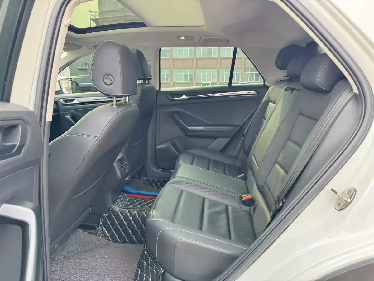 2021 Volkswagen T-Roc 1.4T 150HP L4 7DCT,autocango,china used car exporter,china ev exporter,chinese used car exporter,chinese used ev exporter