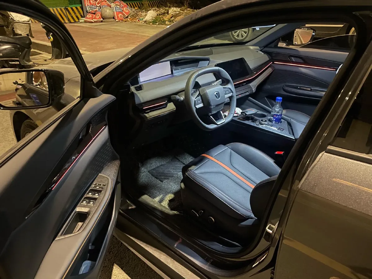 2024 ChangAn UNI-V 1.5T 188HP L4 7DCT,autocango,china used car exporter,china ev exporter,chinese used car exporter,chinese used ev exporter