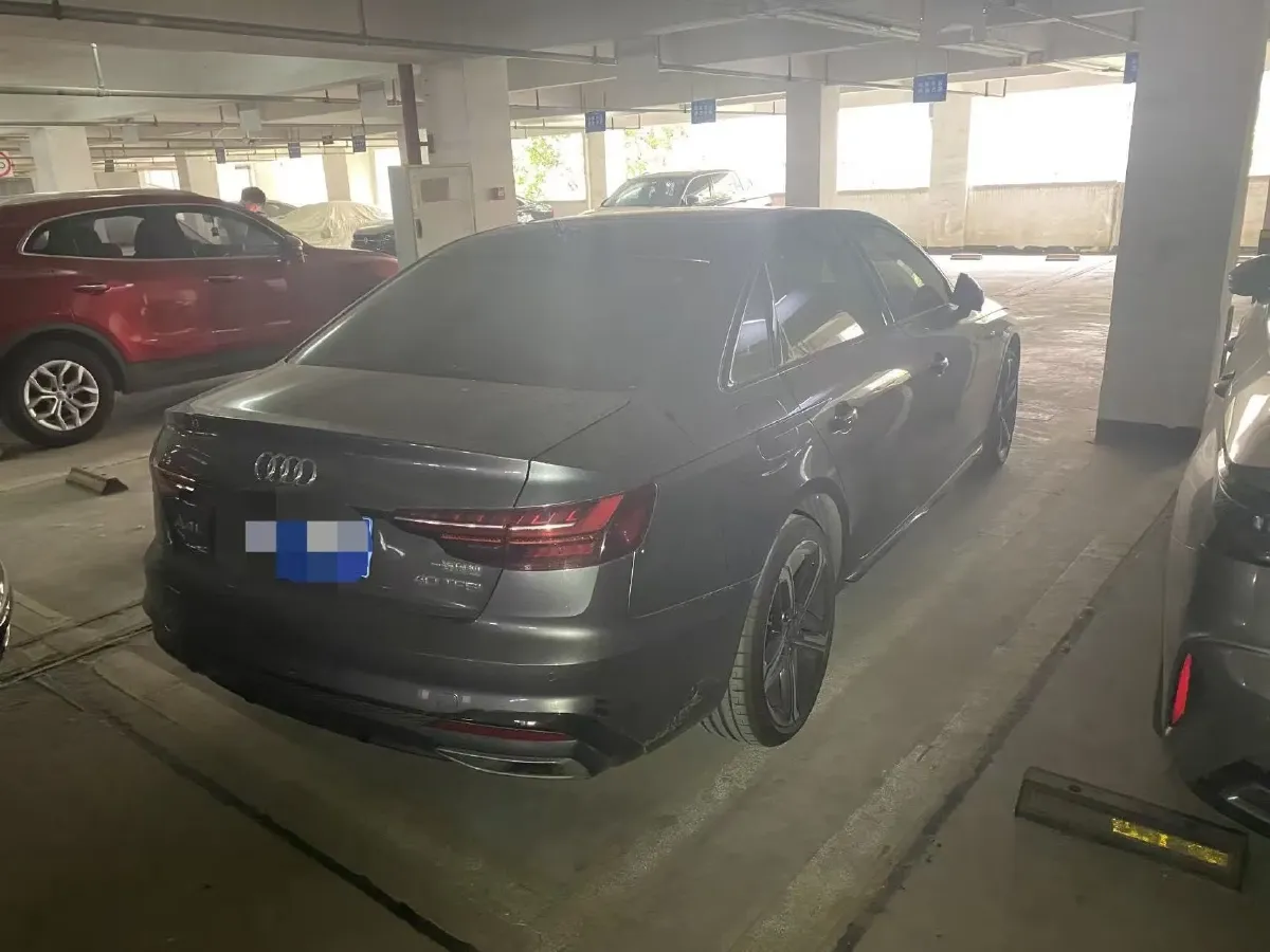 2025 Audi A4L 2.0T 190HP L4 7DCT,autocango,china used car exporter,china ev exporter,chinese used car exporter,chinese used ev exporter