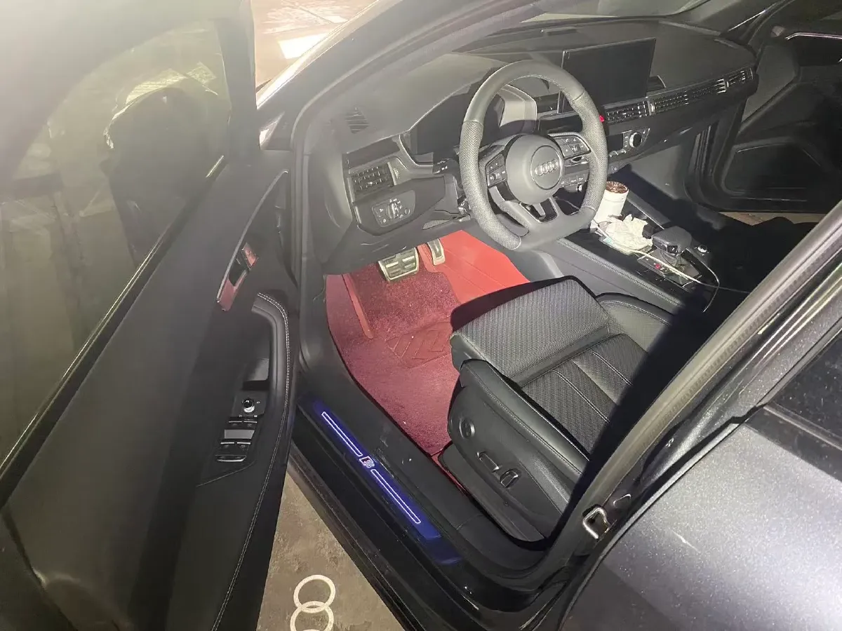 2025 Audi A4L 2.0T 190HP L4 7DCT,autocango,china used car exporter,china ev exporter,chinese used car exporter,chinese used ev exporter