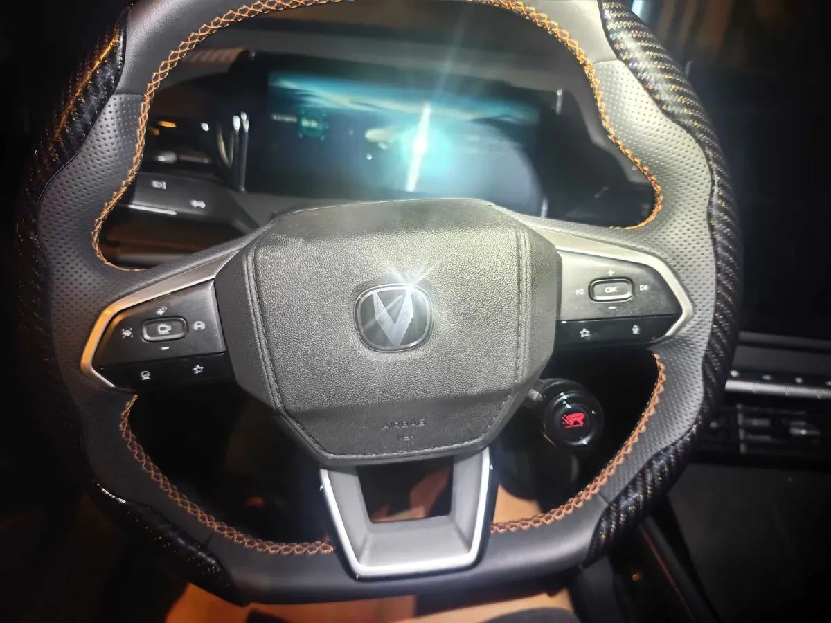 2025 ChangAn UNI-V 1.5T 192HP L4 7DCT,autocango,china used car exporter,china ev exporter,chinese used car exporter,chinese used ev exporter