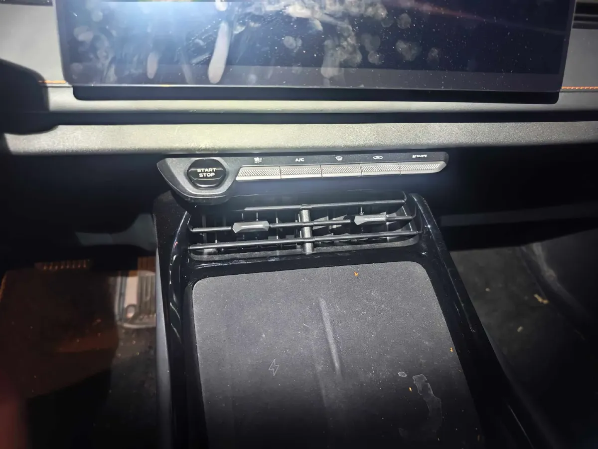 2025 ChangAn UNI-V 1.5T 192HP L4 7DCT,autocango,china used car exporter,china ev exporter,chinese used car exporter,chinese used ev exporter