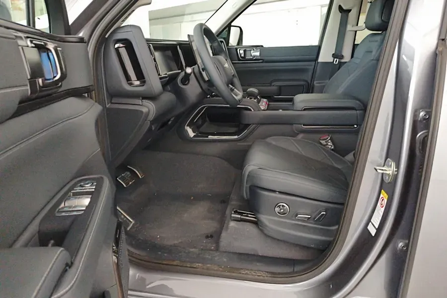 2025 FangChengBao Bao 5 1.5T 194HP L4 E-CVT PHEV 31.8KWH,autocango,china used car exporter,china ev exporter,chinese used car exporter,chinese used ev exporter