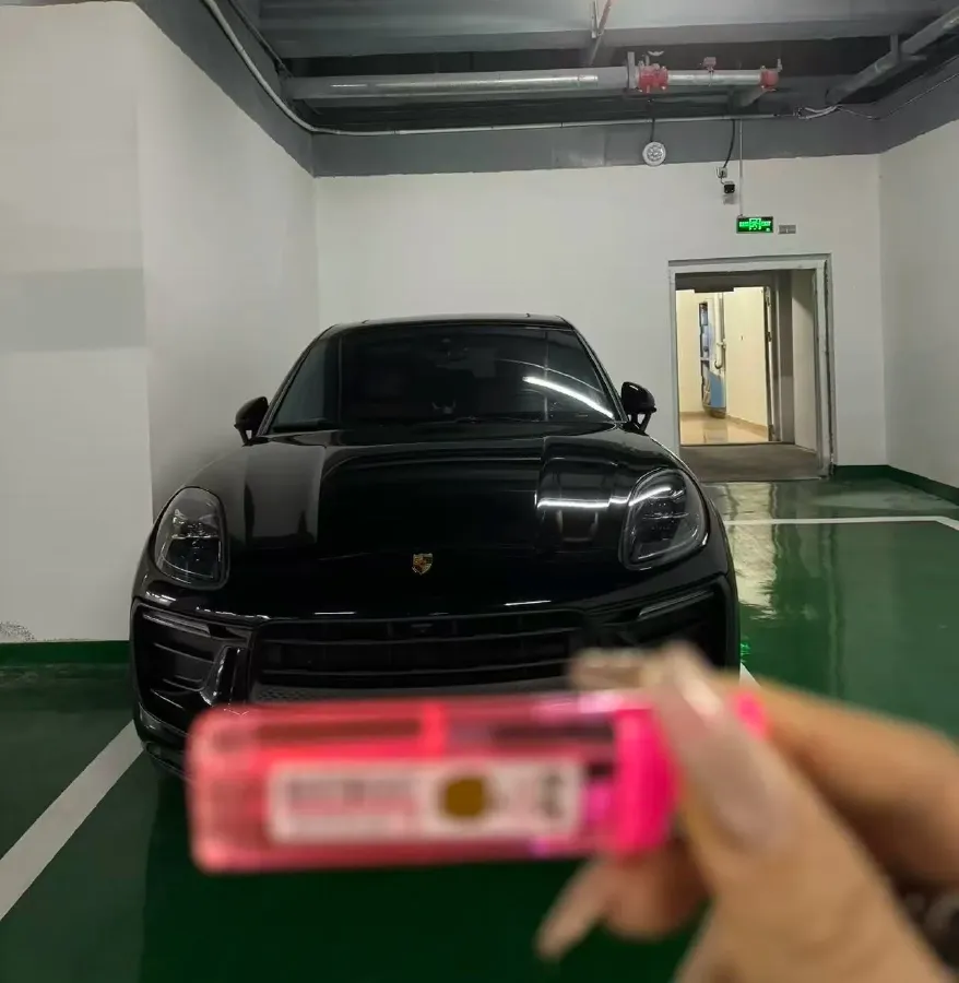 2022 Porsche Macan 2.0T 265HP L4 7DCT,autocango,china used car exporter,china ev exporter,chinese used car exporter,chinese used ev exporter