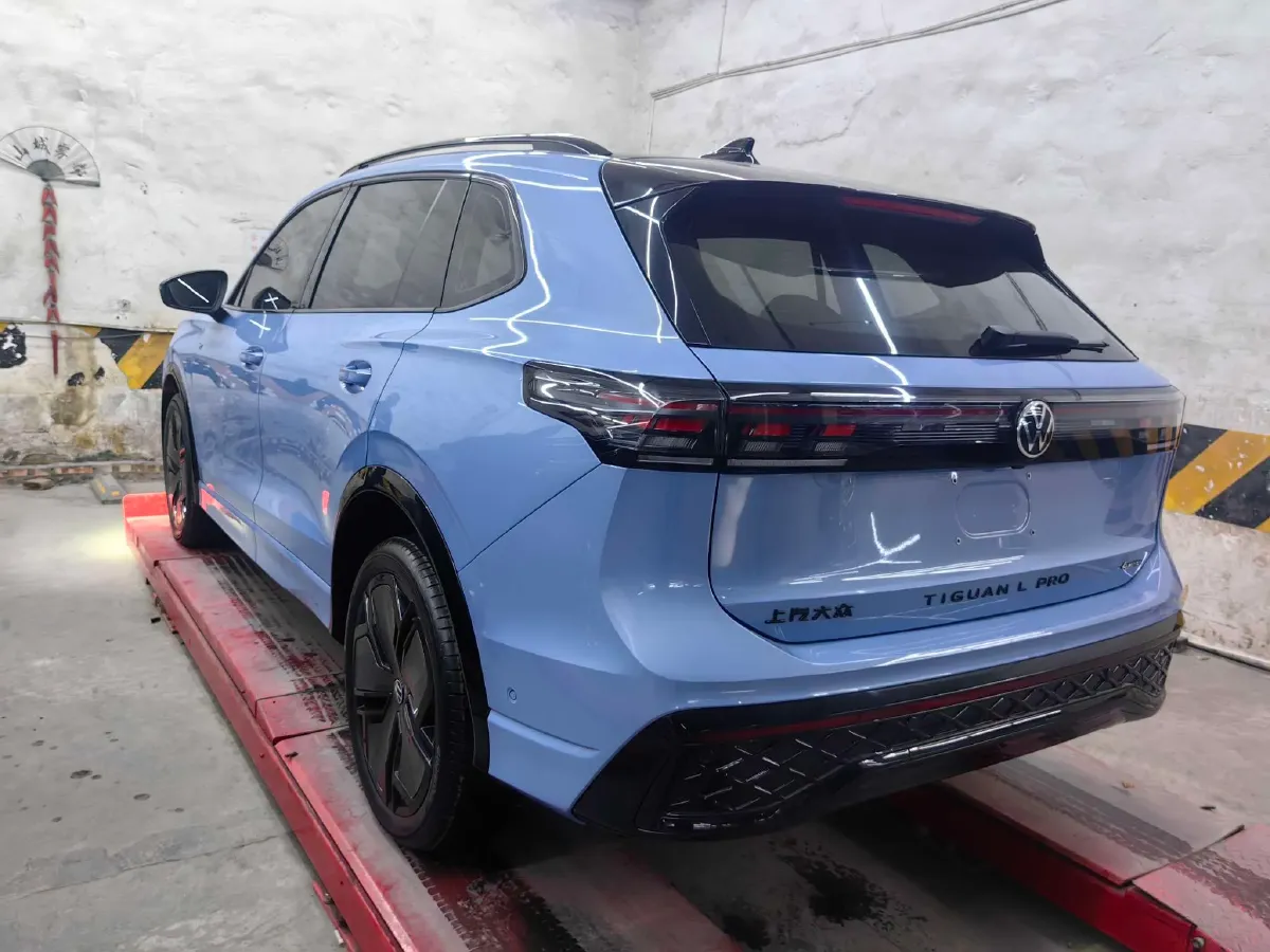 2024 Volkswagen Tiguan L 2.0T 220HP L4 7DCT,autocango,china used car exporter,china ev exporter,chinese used car exporter,chinese used ev exporter