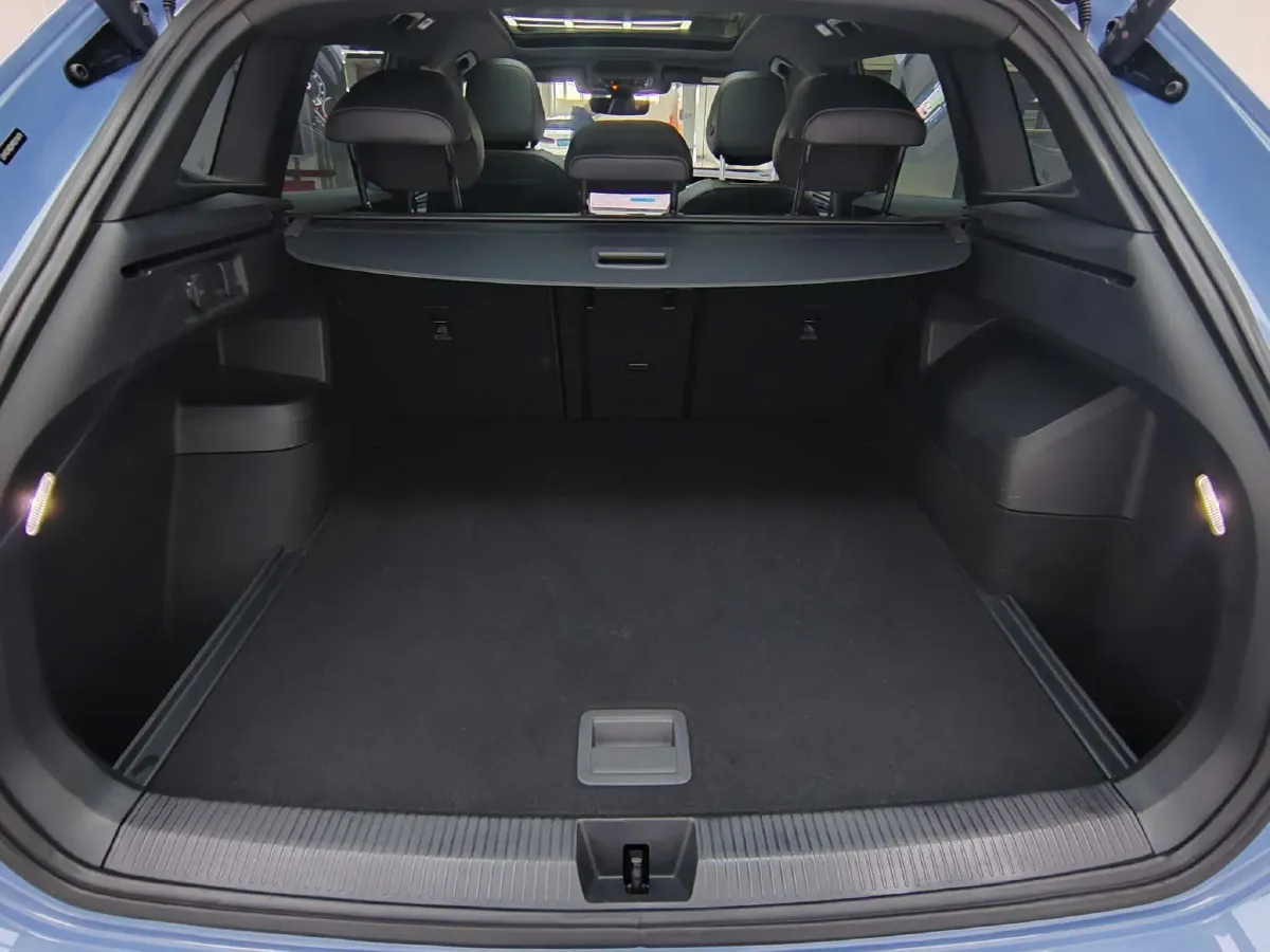 2024 Volkswagen Tiguan L 2.0T 220HP L4 7DCT,autocango,china used car exporter,china ev exporter,chinese used car exporter,chinese used ev exporter
