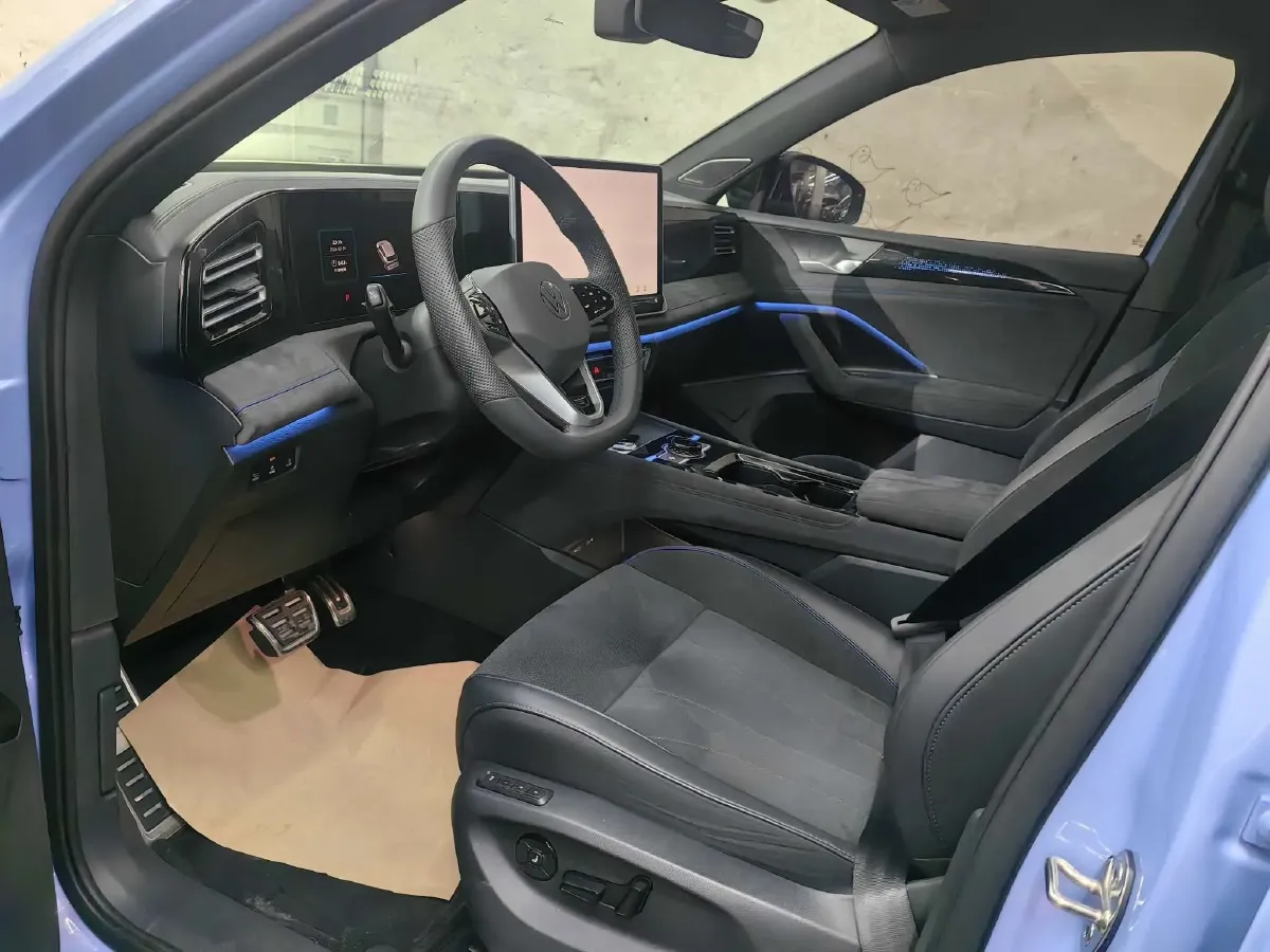 2024 Volkswagen Tiguan L 2.0T 220HP L4 7DCT,autocango,china used car exporter,china ev exporter,chinese used car exporter,chinese used ev exporter
