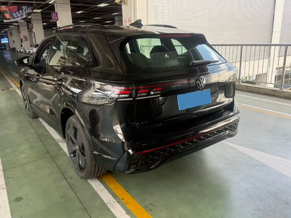2024 Volkswagen Tiguan L 2.0T 186HP L4 7DCT,autocango,china used car exporter,china ev exporter,chinese used car exporter,chinese used ev exporter