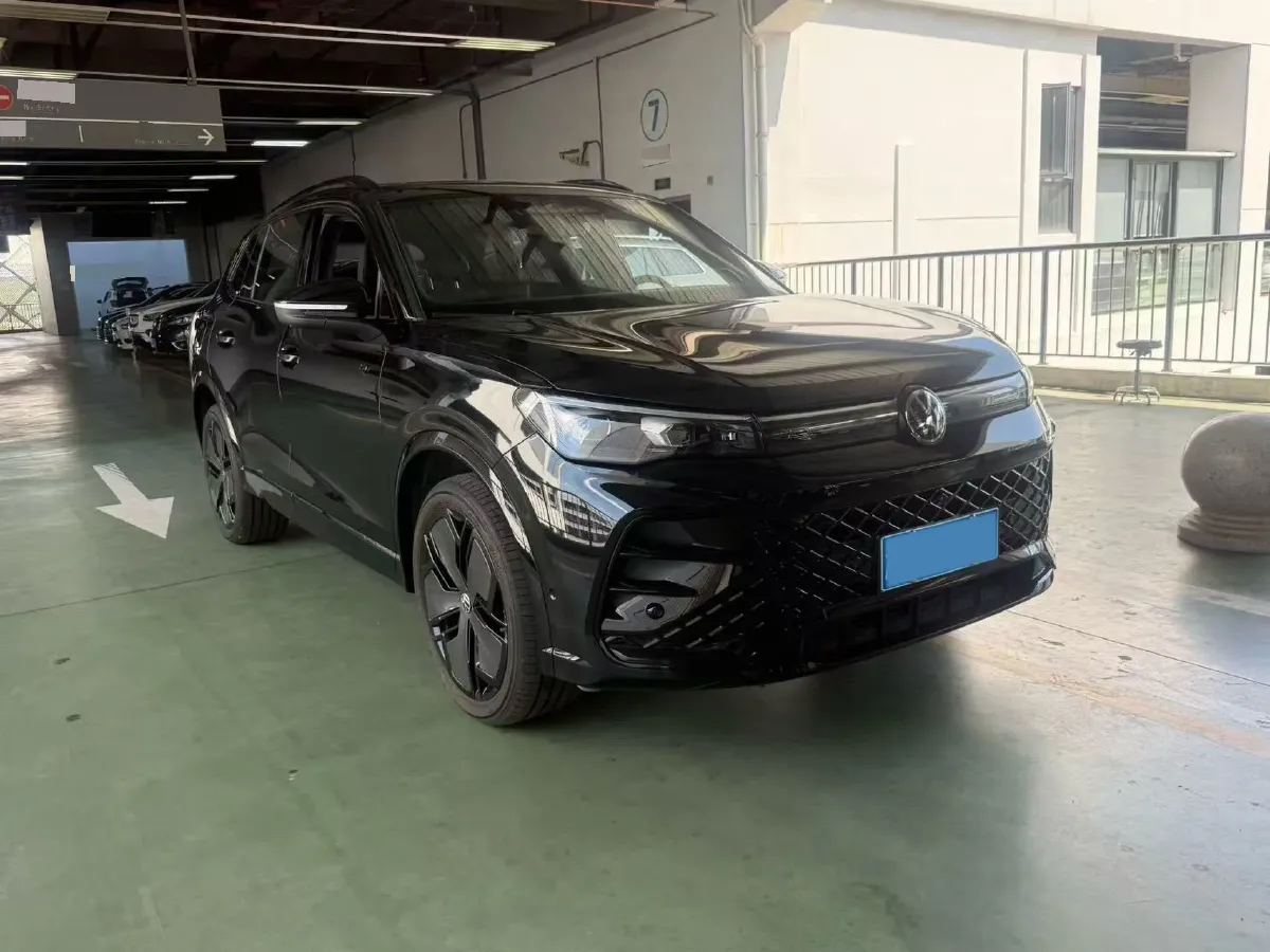 2024 Volkswagen Tiguan L 2.0T 186HP L4 7DCT,autocango,china used car exporter,china ev exporter,chinese used car exporter,chinese used ev exporter
