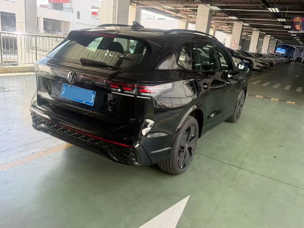 2024 Volkswagen Tiguan L 2.0T 186HP L4 7DCT,autocango,china used car exporter,china ev exporter,chinese used car exporter,chinese used ev exporter