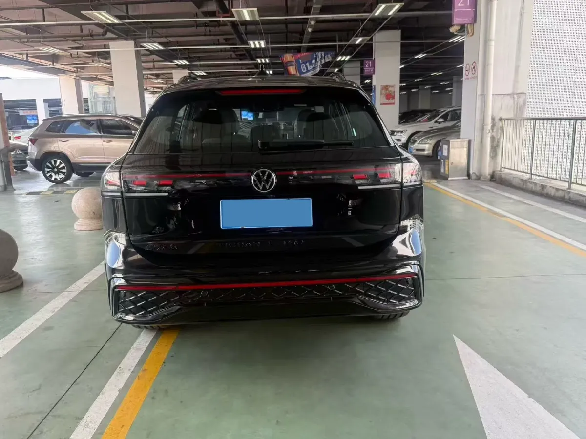 2024 Volkswagen Tiguan L 2.0T 186HP L4 7DCT,autocango,china used car exporter,china ev exporter,chinese used car exporter,chinese used ev exporter