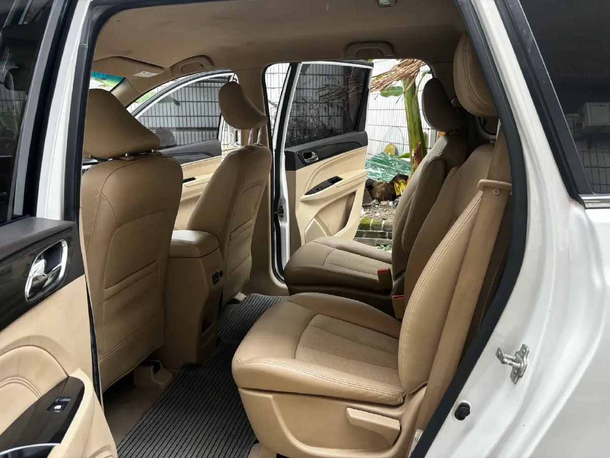 2016 BaoJun 730 1.5L 112HP L4 5MT,autocango,china used car exporter,china ev exporter,chinese used car exporter,chinese used ev exporter