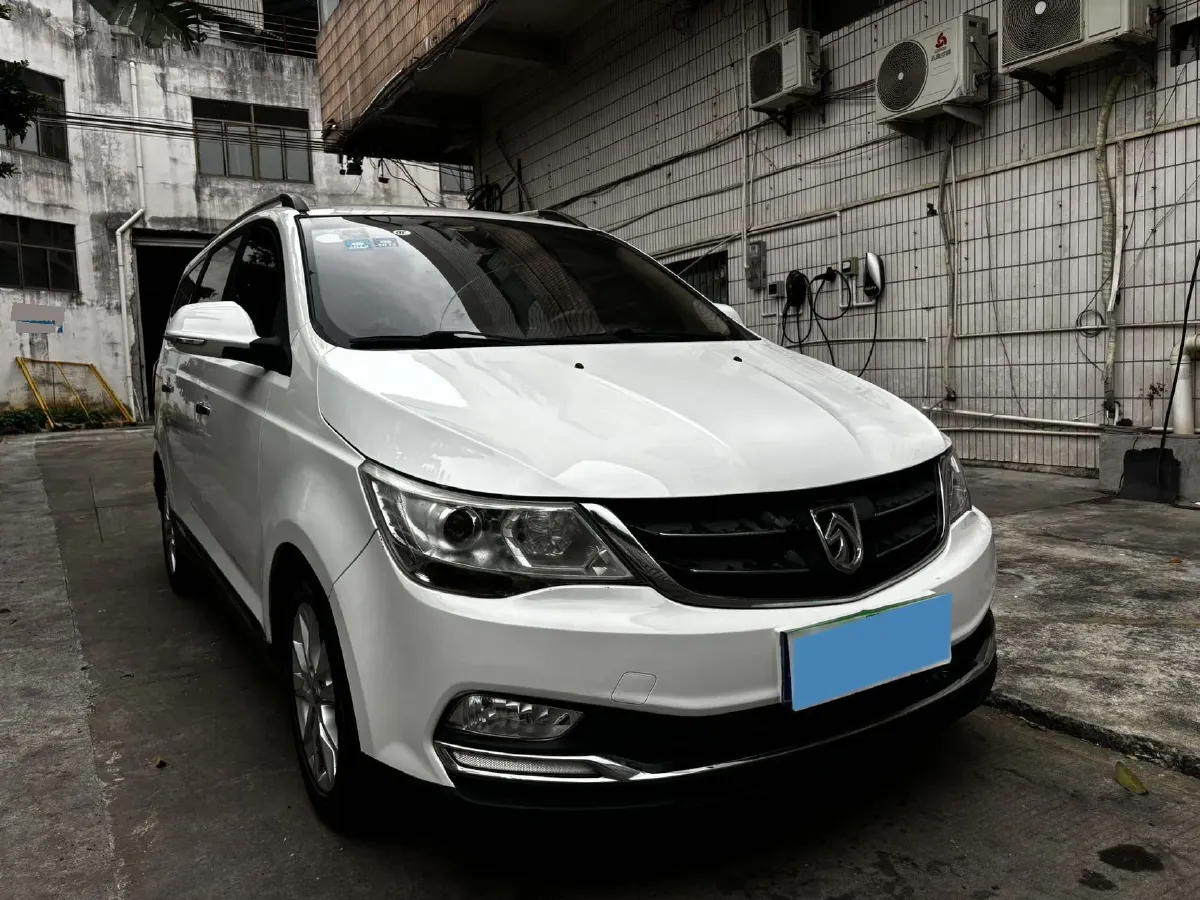 2016 BaoJun 730 1.5L 112HP L4 5MT,autocango,china used car exporter,china ev exporter,chinese used car exporter,chinese used ev exporter