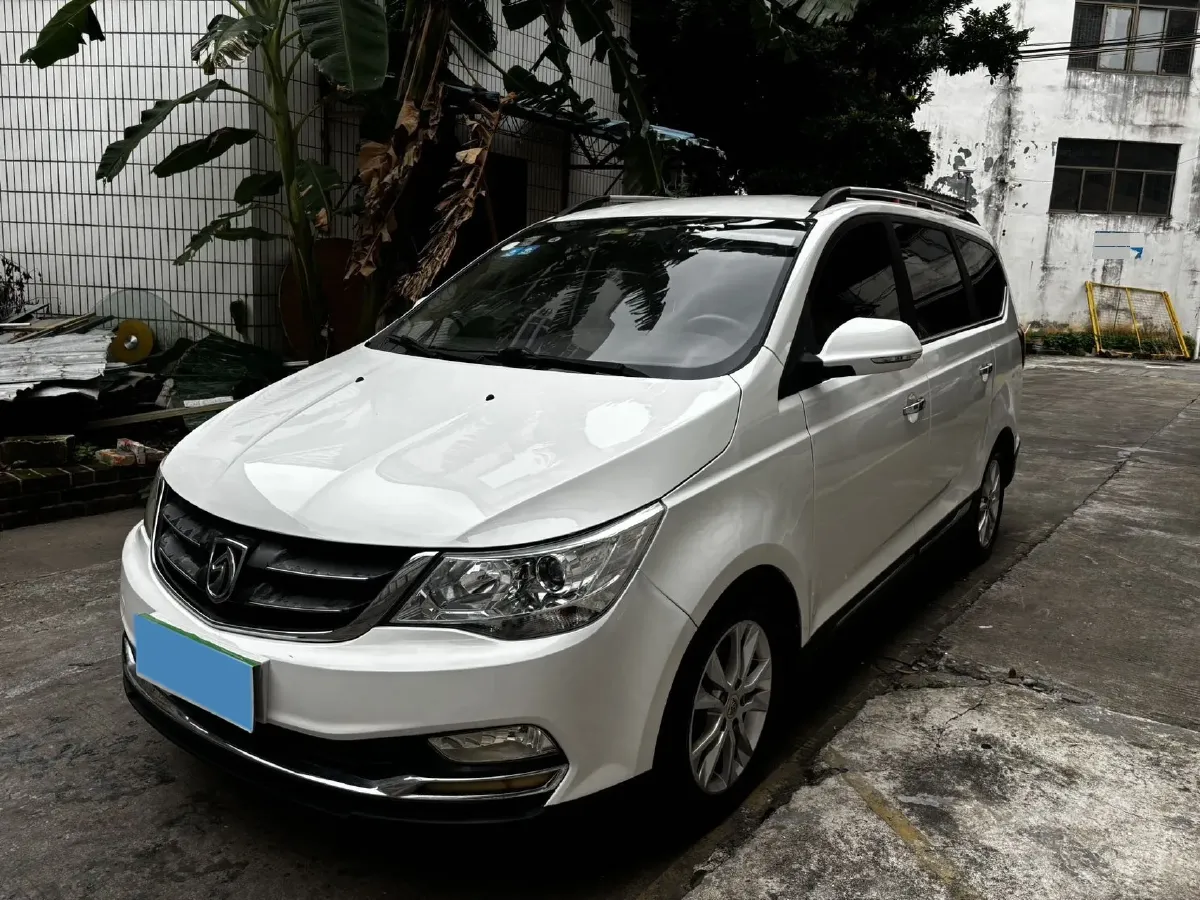 2016 BaoJun 730 1.5L 112HP L4 5MT,autocango,china used car exporter,china ev exporter,chinese used car exporter,chinese used ev exporter