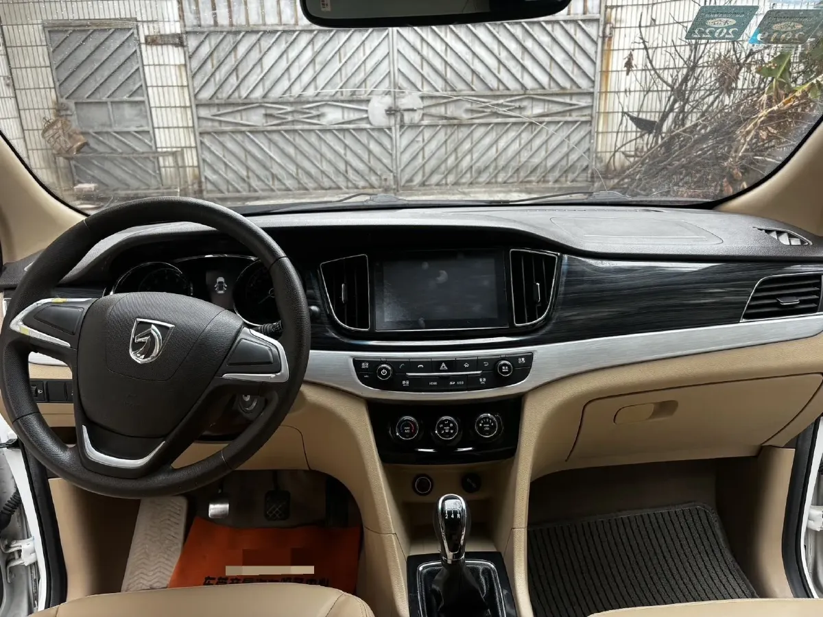 2016 BaoJun 730 1.5L 112HP L4 5MT,autocango,china used car exporter,china ev exporter,chinese used car exporter,chinese used ev exporter