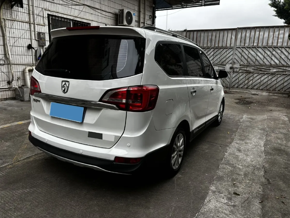 2016 BaoJun 730 1.5L 112HP L4 5MT,autocango,china used car exporter,china ev exporter,chinese used car exporter,chinese used ev exporter