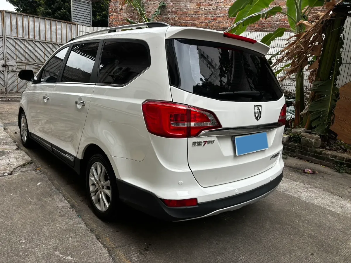 2016 BaoJun 730 1.5L 112HP L4 5MT,autocango,china used car exporter,china ev exporter,chinese used car exporter,chinese used ev exporter